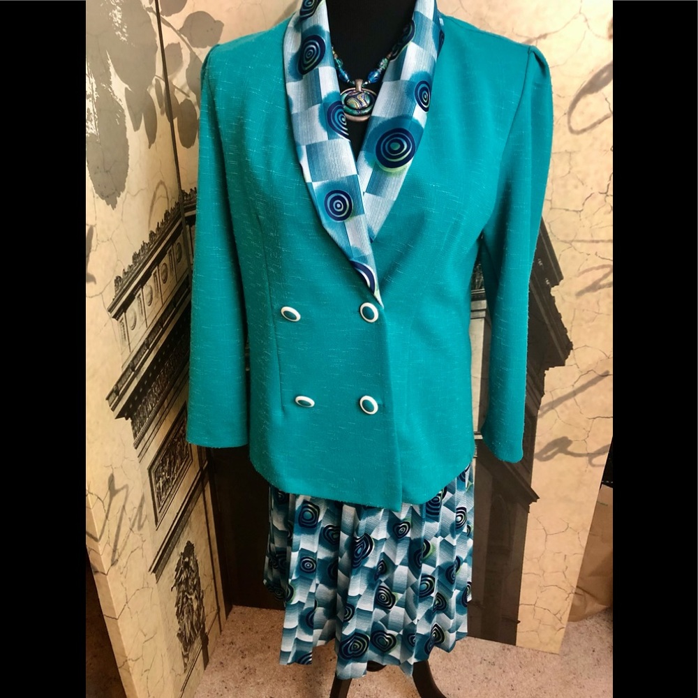 Fun vintage skirt suit by Sweetbriar size 10 petite